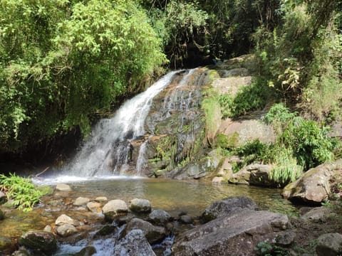 Chalé das Montanhas - Cachoeira particular dentro da hospedagem House in Nova Friburgo