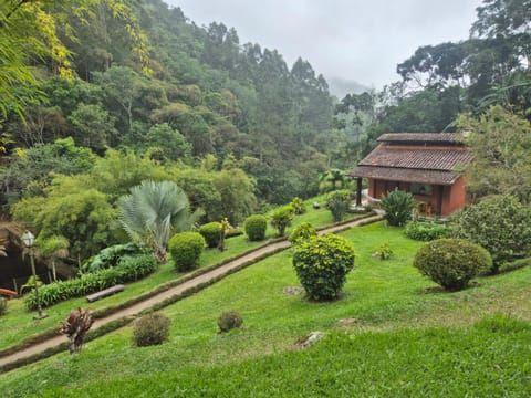 Chalé das Montanhas - Cachoeira particular dentro da hospedagem House in Nova Friburgo