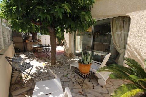 Patio, Garden view