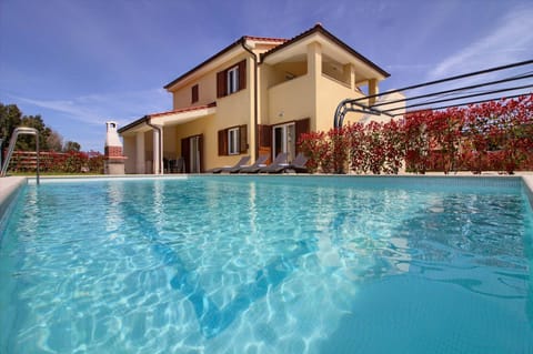 Complex of 2 villas Olivia-Mar, 2 private pools, up to 20 persons only 200m from the beach Villa in Banjole