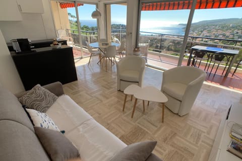 Natural landscape, View (from property/room), Balcony/Terrace, Kitchen or kitchenette, Dining area, Mountain view