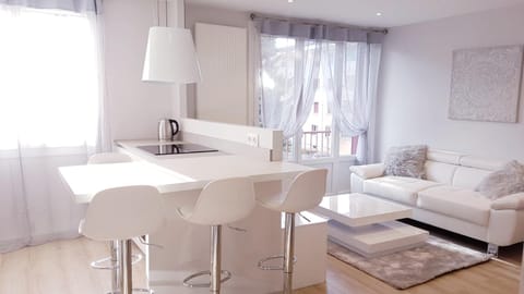 Kitchen or kitchenette, Living room, Lounge or bar, Dining area