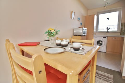 Coffee/tea facilities, Kitchen or kitchenette, Dining area