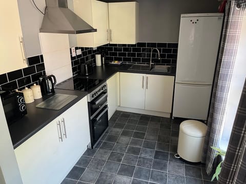 Large 2-Bed House Derbyshire off Chatsworth rd Maison in Chesterfield