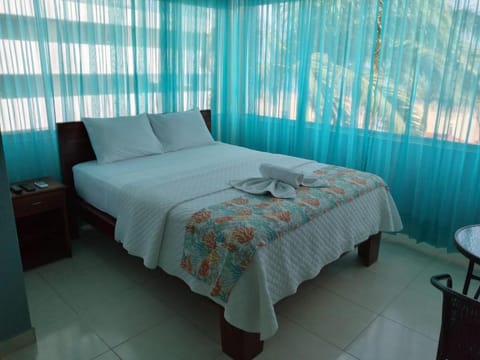 Photo of the whole room, Sea view