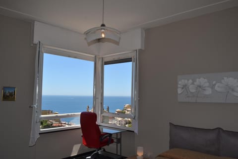 Bedroom, City view, Sea view