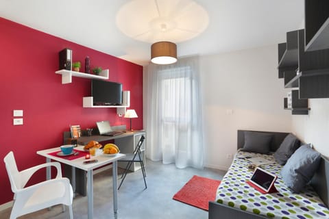 TV and multimedia, Food and drinks, Seating area