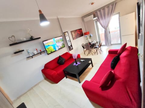 Communal lounge/ TV room, TV and multimedia, Kitchen or kitchenette, Living room, Seating area, Dining area, Evening entertainment