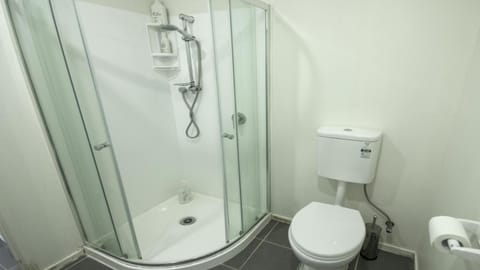 Beautiful and Bright Studio Apartment Botany Downs Apartment in Auckland