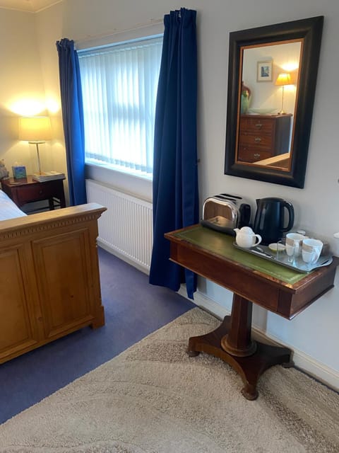 Beautiful private room with Kingsize bed and large private en-suite Vacation rental in Huntingdonshire District