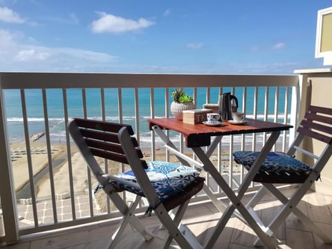 LA TERRAZZA SUL TIRRENO Apartment in Nettuno