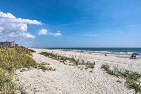 Updated Condo Less Than 3 Miles to Broadway at the Beach! Eigentumswohnung in Carolina Forest