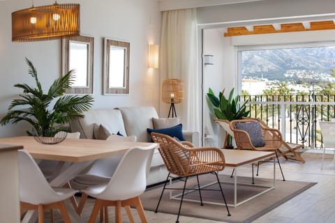 Day, Winter, Balcony/Terrace, Living room, Dining area, On site, Mountain view, Sea view