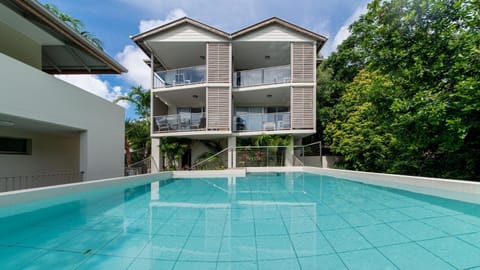 Property building, Swimming pool, Swimming pool