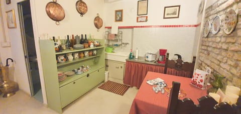 Coffee/tea facilities, Dining area