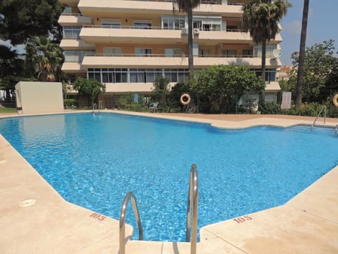 Property building, Swimming pool, Swimming pool