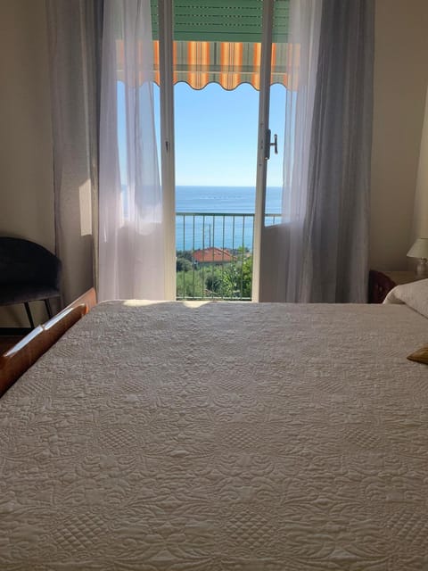 Bed, Sea view