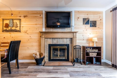 TV and multimedia, Living room, Seating area, flat iron