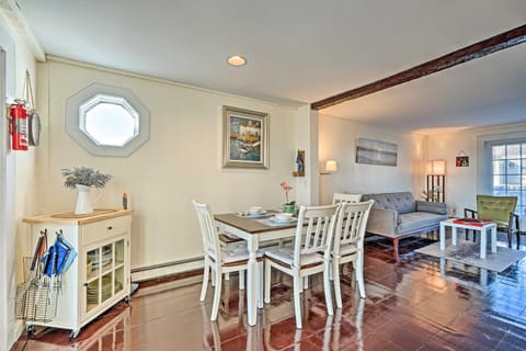 Cape Cod Casa with Ocean View and Pvt Beach Access House in Maushop Village