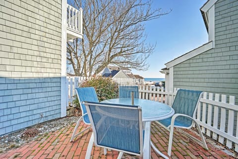 Cape Cod Casa with Ocean View and Pvt Beach Access House in Maushop Village