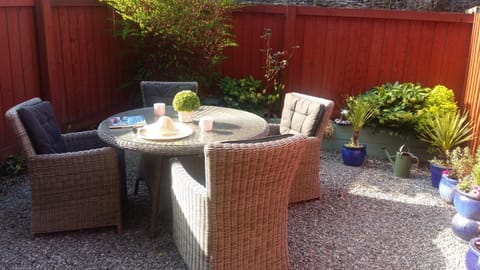 Garden, Seating area, Garden view