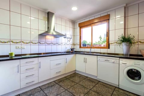 Kitchen or kitchenette, dishwasher, minibar, pet friendly, stove, washing machine