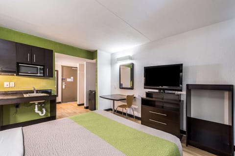 TV and multimedia, Kitchen or kitchenette, Photo of the whole room, Bedroom