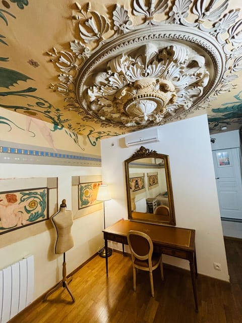 SPECIALES FETES DE FIN D'ANNEE !!! Perle rare VENEZ SEJOURNER DANS LES 3 SUITES D'UN AUTHENTIQUE ANCIEN PALACE DE LA "BELLE EPOQUE" de 1874 !!! UNIQUE !!! Apartment in Menton