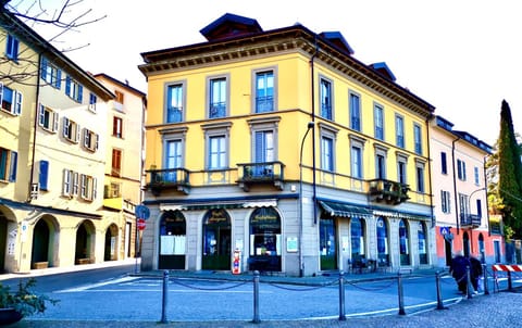 Property building, Neighbourhood