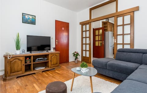 2 Bedroom Cozy Apartment In Karalic Haus in Zadar County