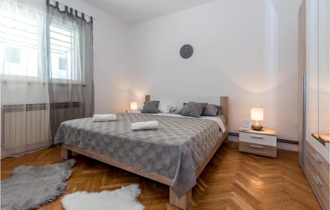 2 Bedroom Cozy Apartment In Karalic Casa in Zadar County