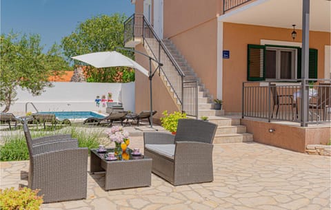 2 Bedroom Cozy Apartment In Karalic Casa in Zadar County