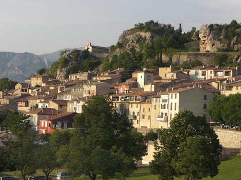 Neighbourhood, Bird's eye view, City view, Landmark view, Street view