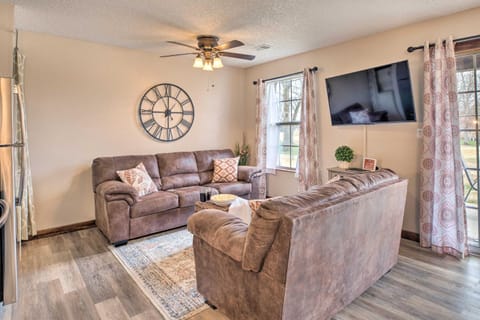 Walk-In Family Resort Condo with Indoor Pool and More! Condo in Branson
