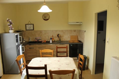 Dining area, Communal kitchen, minibar, pet friendly, stove