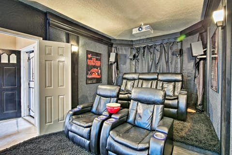 Upscale Cali Home with Private Pool and Theater Room! Casa in Indian Wells