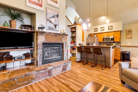 Walk to Shuttle, Lift and Main St! Breck Ski Base Apartment in Breckenridge