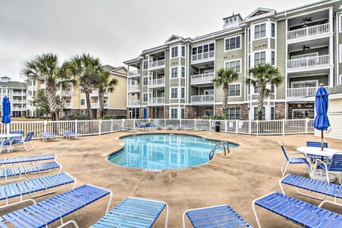 Myrtle Beach Condo with Pool Access 3 Mi to Beach! Apartment in Myrtle Beach