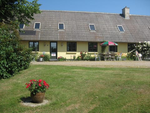Facade/entrance, Garden