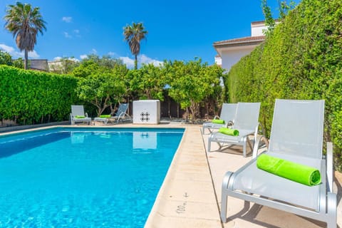 Pool view, Swimming pool, sunbed