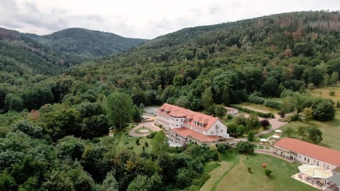 Property building, Off site, Natural landscape, Bird's eye view, Mountain view