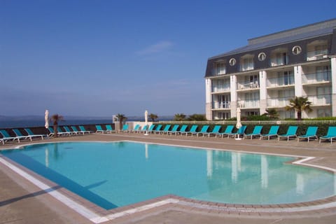 Property building, Swimming pool, Swimming pool