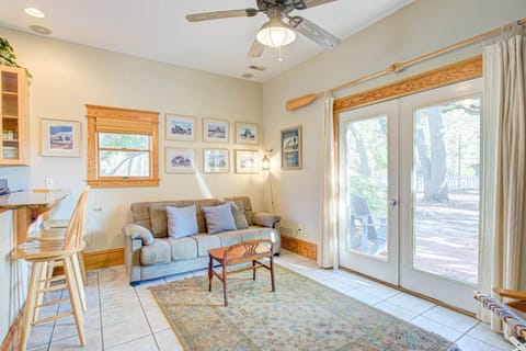 IC1 Little Lifeboat House Dog Friendly House in Manteo