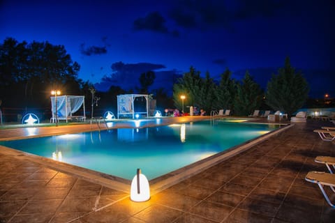 Swimming pool, Swimming pool