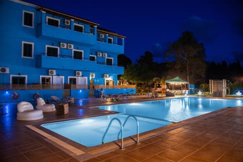 Property building, Swimming pool, Swimming pool
