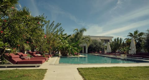 Property building, Swimming pool