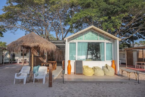 Beach House Camp Hotel in Pattaya City