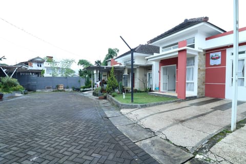 Property building, Facade/entrance, Neighbourhood