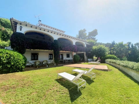 Facade/entrance, Garden, Balcony/Terrace, Garden view