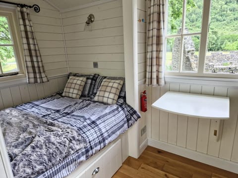 Bed, Natural landscape, Photo of the whole room